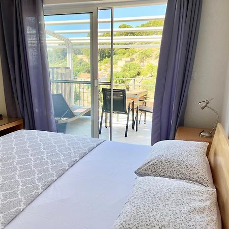 Paradise Apartments - Robinson Getaway Gdinj المظهر الخارجي الصورة