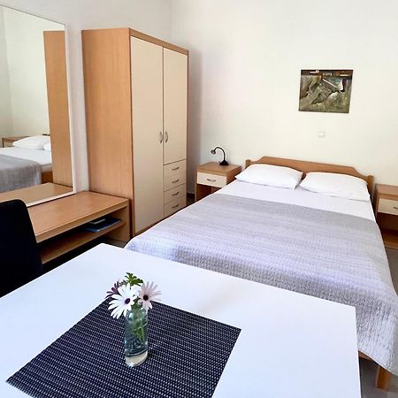 Paradise Apartments - Robinson Getaway Gdinj المظهر الخارجي الصورة