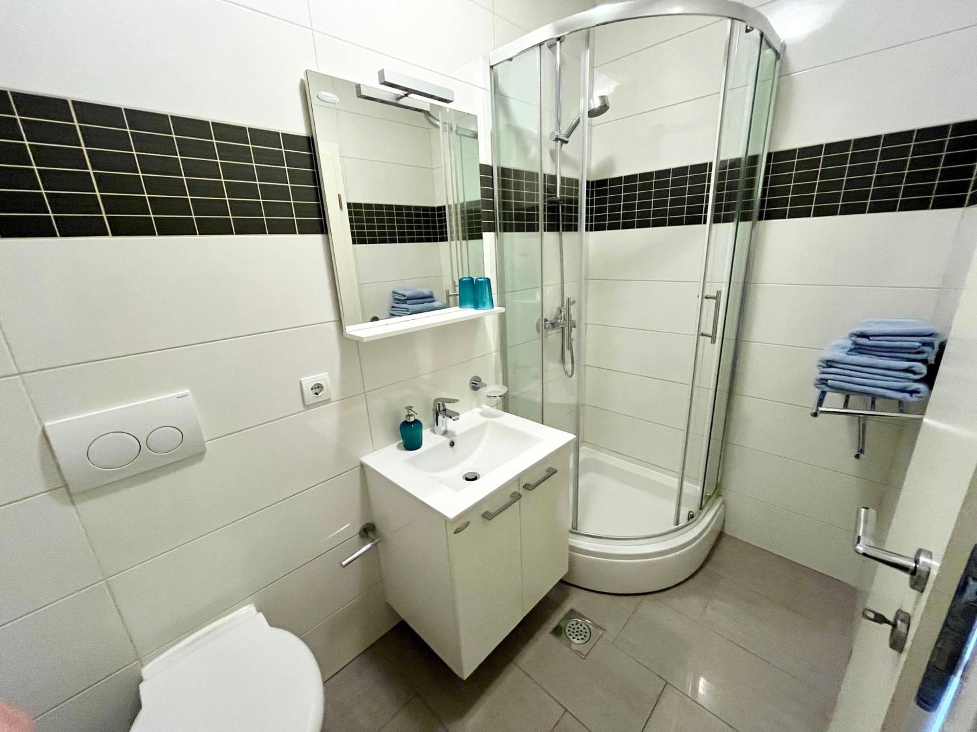 Paradise Apartments - Robinson Getaway Gdinj المظهر الخارجي الصورة