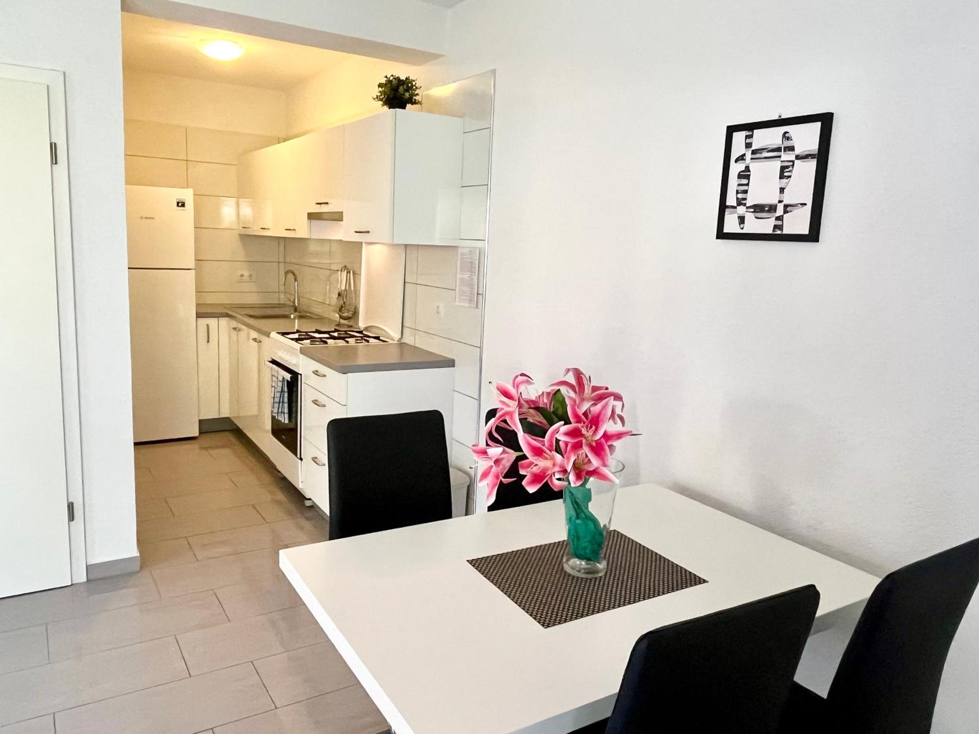 Paradise Apartments - Robinson Getaway Gdinj المظهر الخارجي الصورة