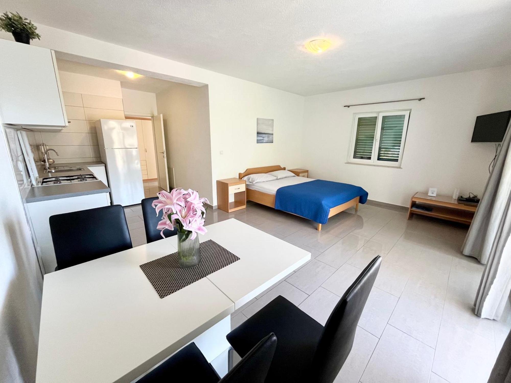 Paradise Apartments - Robinson Getaway Gdinj المظهر الخارجي الصورة