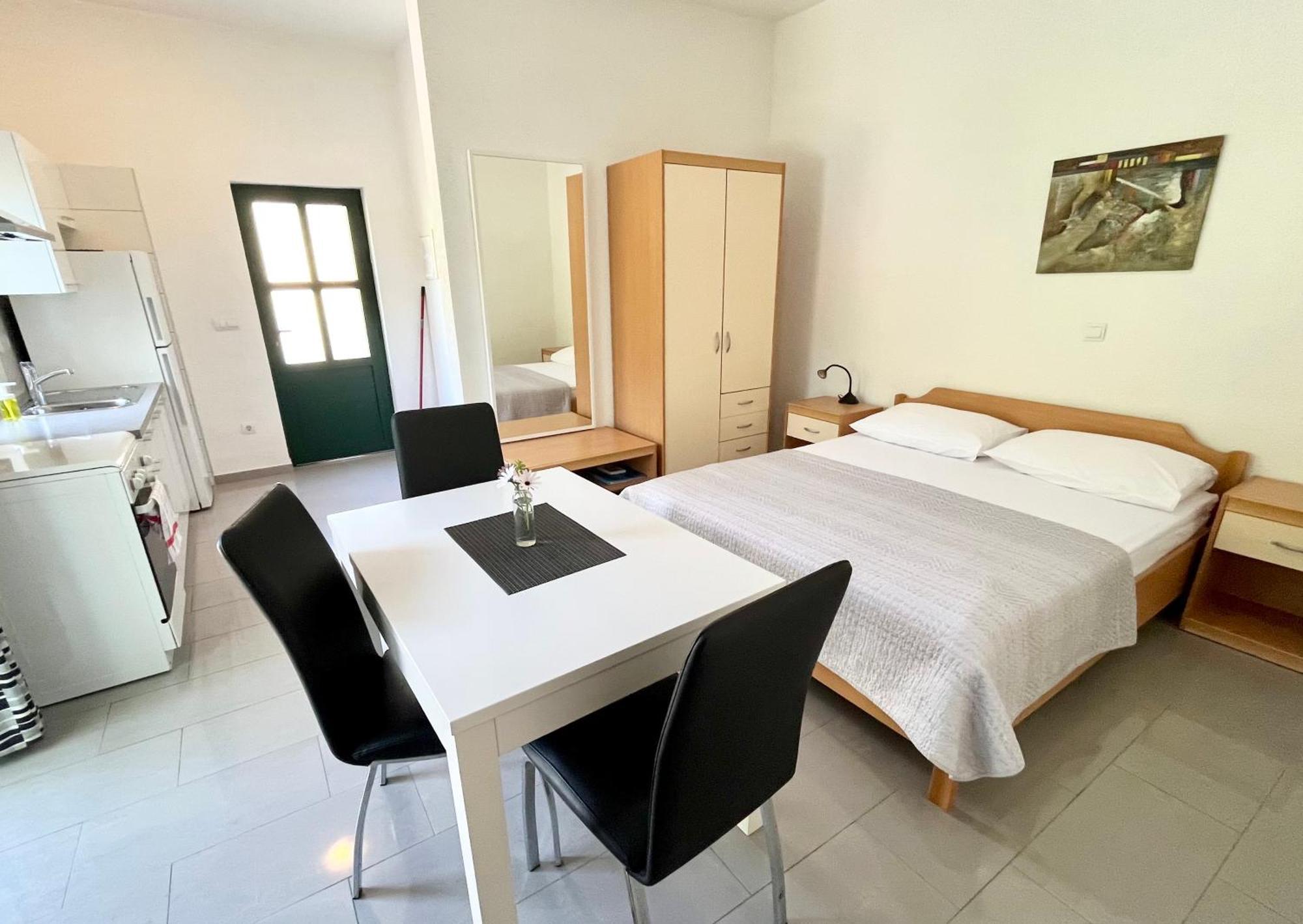 Paradise Apartments - Robinson Getaway Gdinj المظهر الخارجي الصورة