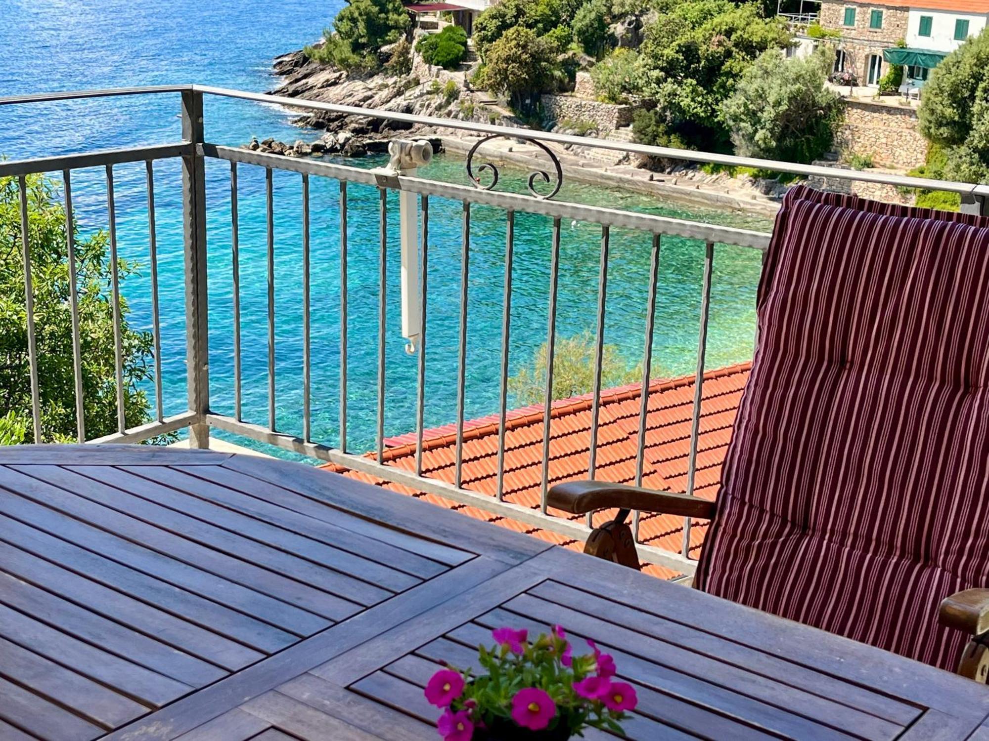 Paradise Apartments - Robinson Getaway Gdinj المظهر الخارجي الصورة