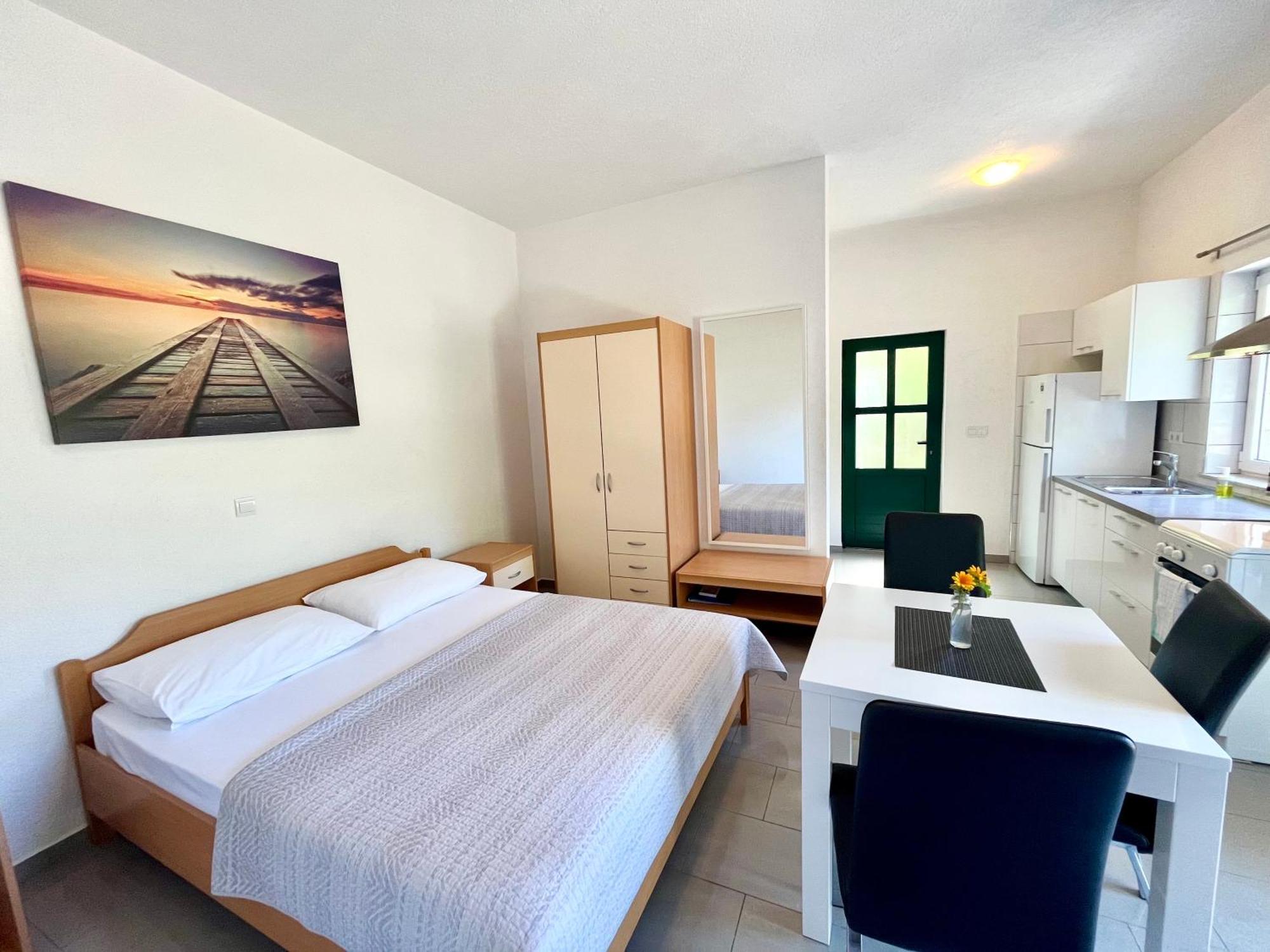 Paradise Apartments - Robinson Getaway Gdinj المظهر الخارجي الصورة