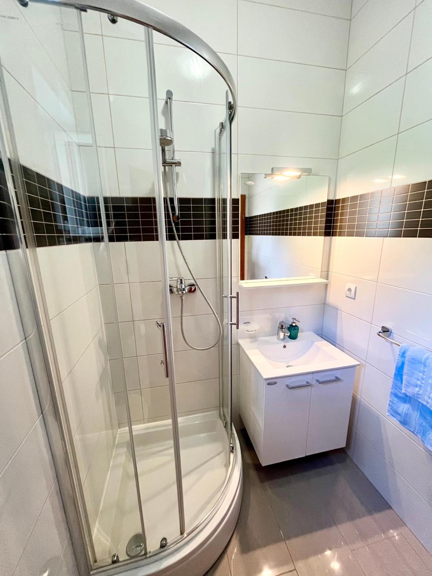 Paradise Apartments - Robinson Getaway Gdinj المظهر الخارجي الصورة
