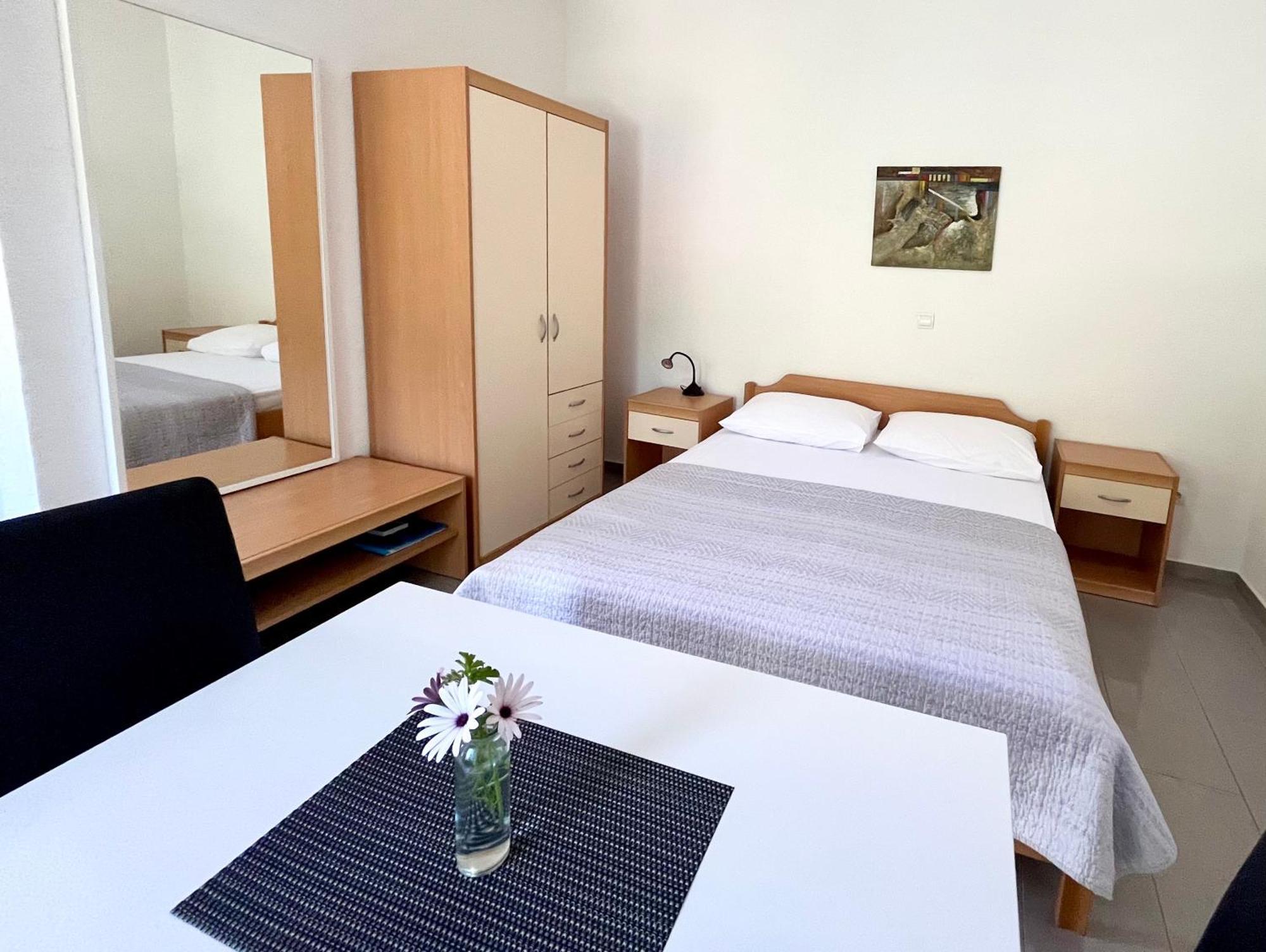 Paradise Apartments - Robinson Getaway Gdinj المظهر الخارجي الصورة