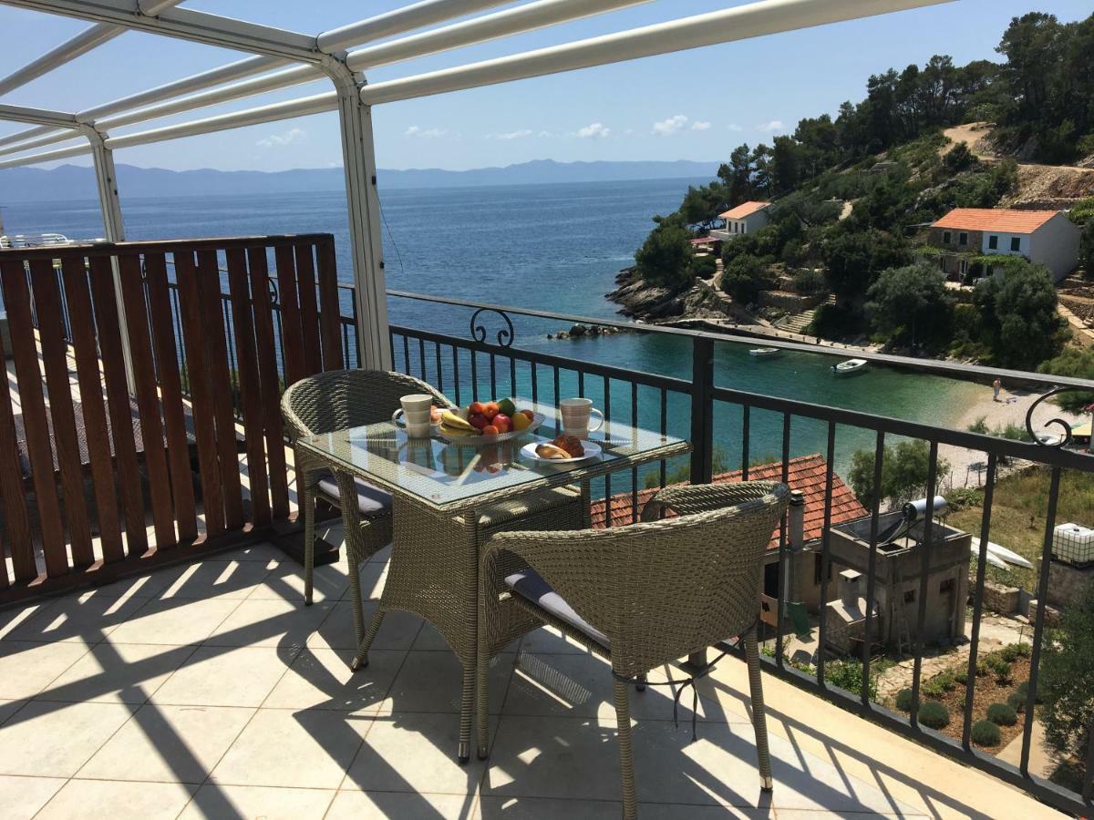 Paradise Apartments - Robinson Getaway Gdinj المظهر الخارجي الصورة