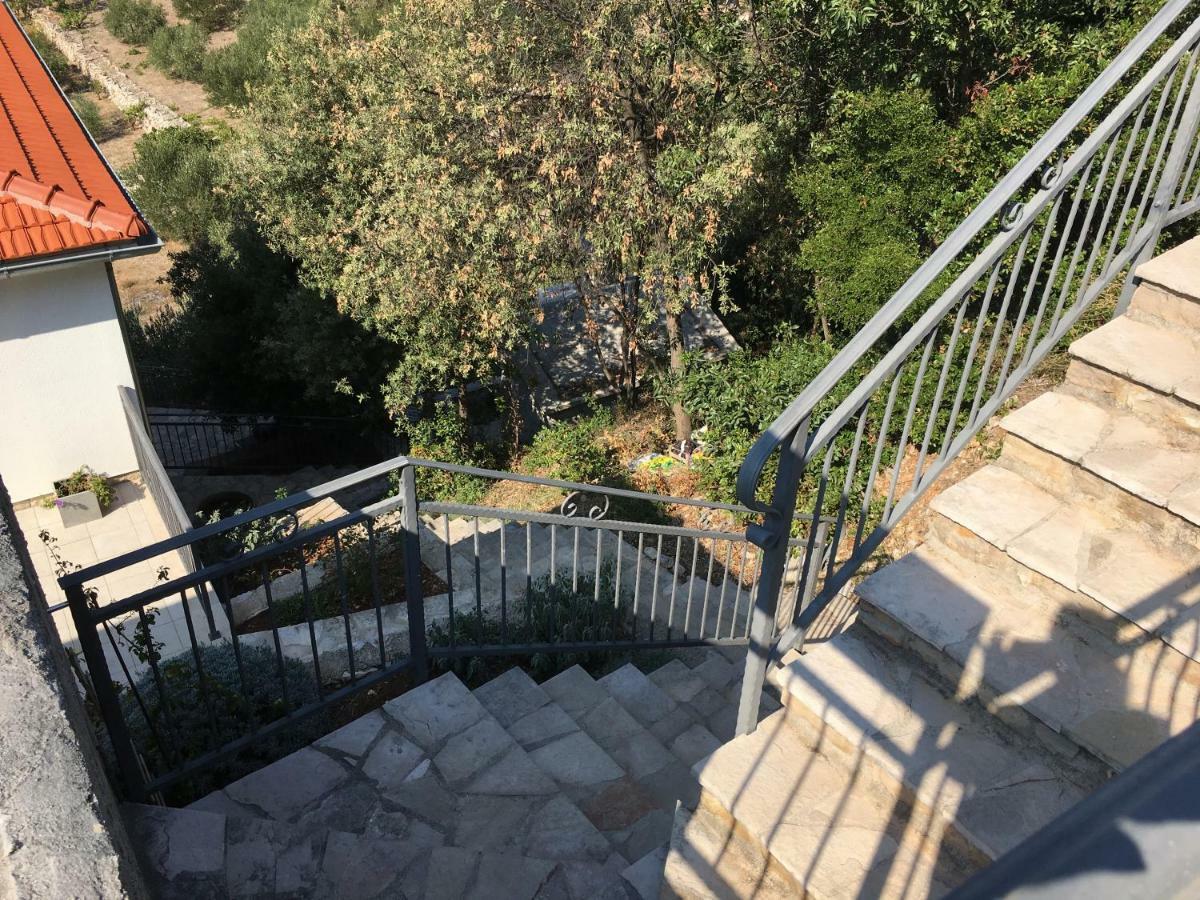 Paradise Apartments - Robinson Getaway Gdinj المظهر الخارجي الصورة