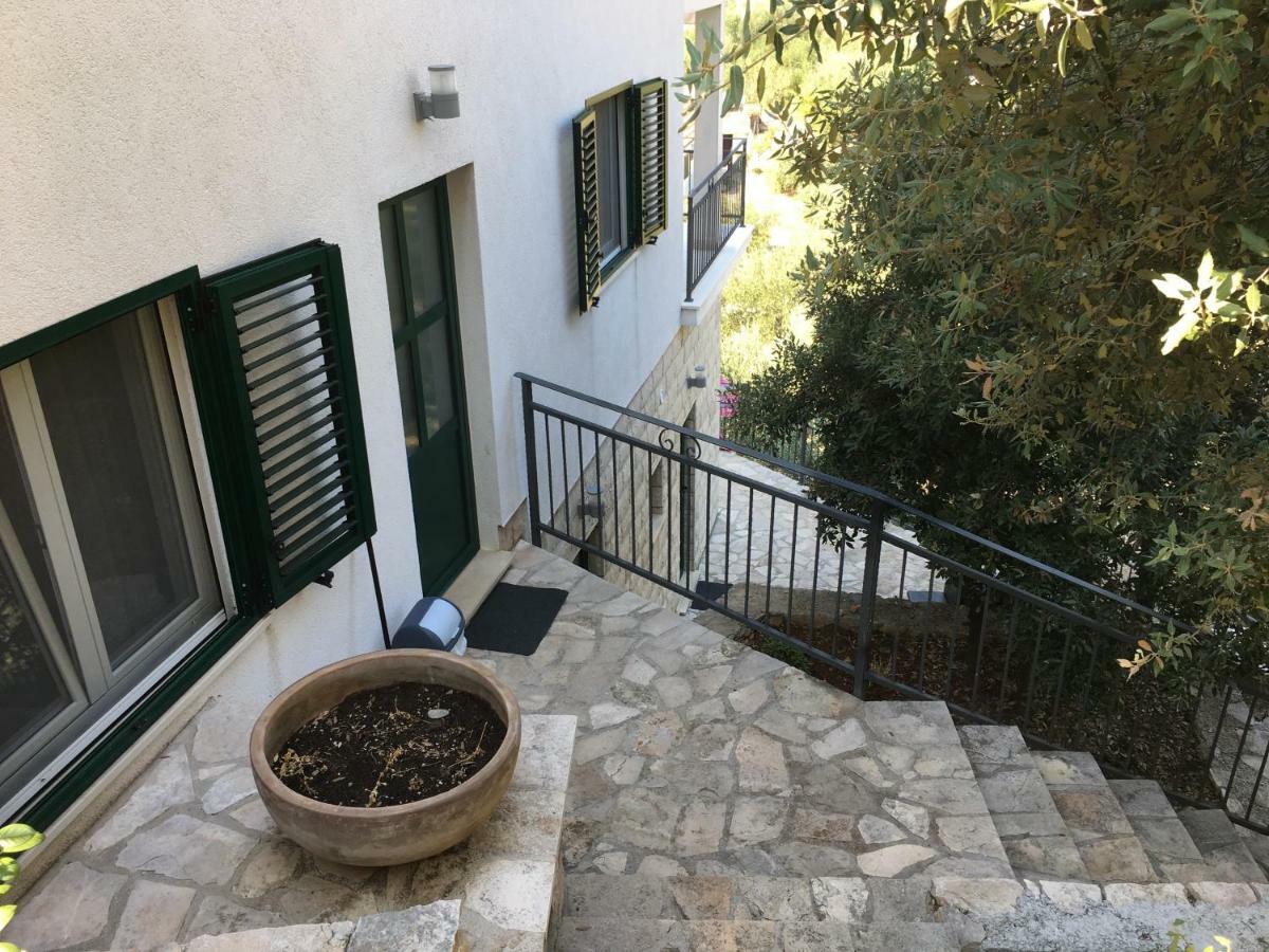 Paradise Apartments - Robinson Getaway Gdinj المظهر الخارجي الصورة